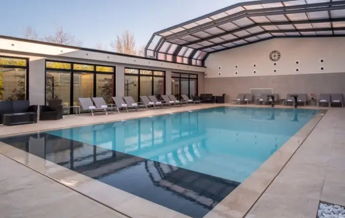 Pool enclosure screen 1